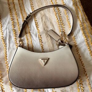 Guess
Noelle Top Zip Shoulder Bag